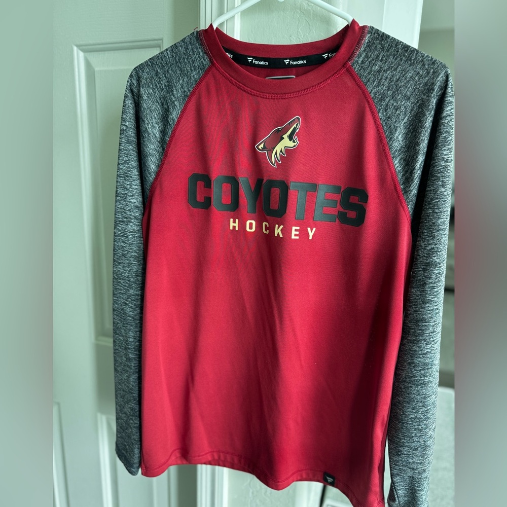 Men’s Fanatics Arizona Coyotes hockey red and grey long sleeve t size medium GUC